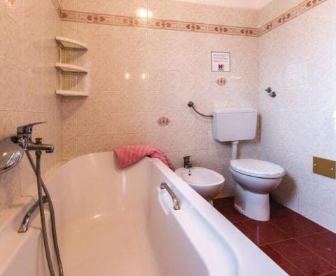 Dom z apartamentami na obrzeżach Puli! - pic 16