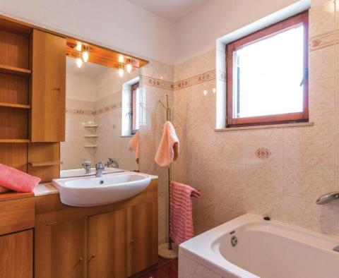 Dom z apartamentami na obrzeżach Puli! - pic 17