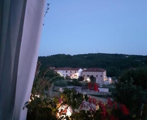 Mini-hotel z 5 apartamentami na ogrodzie 1500 m2, panoramiczne widoki! - pic 15
