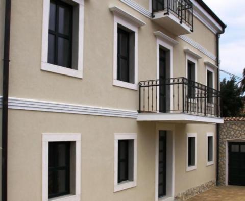 Luxusní apartmány ve zrekonstruované staré vile na první linii k moři v Mali Lošinj - pic 3