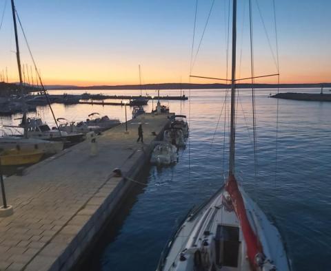 Gebäude direkt am Meer mit Restaurant an der Riviera von Crikvenica neben einem luxuriösen Yachthafen - foto 4