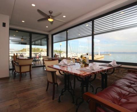 Gebäude direkt am Meer mit Restaurant an der Riviera von Crikvenica neben einem luxuriösen Yachthafen - foto 16