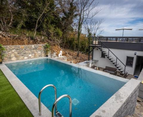 Luxusní vila královského stylu v Bribiru s bazénem - pic 23