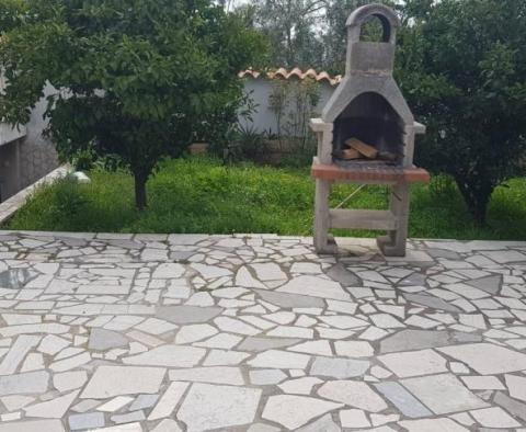 Mini-hotel 320 m2 se 3 apartmány a kanceláří, Ližnjan - pic 22