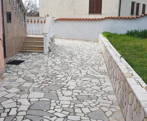 Mini-hotel 320 m2 se 3 apartmány a kanceláří, Ližnjan - pic 24