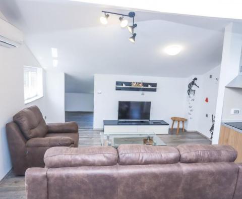 Luxueux appartement dans un immeuble neuf avec garage à Tar-Vabriga, vue mer 