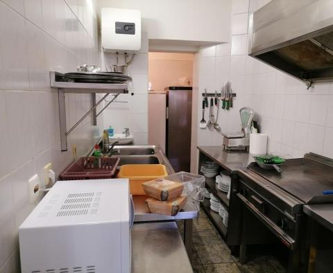 Apartment house with restaurant, Premantura, 245m2 - pic 8