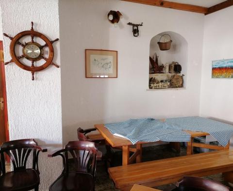 Apartment house with restaurant, Premantura, 245m2 - pic 10