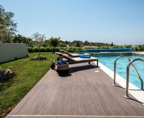 Awesome modern villa with sea views in Dubrovnik outskirts - pic 11