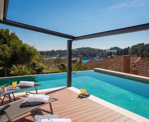 Außergewöhnliche moderne Luxusvilla in der Stadt Korčula, ideal, um 365 Tage im Jahr auf der Insel zu verbringen 