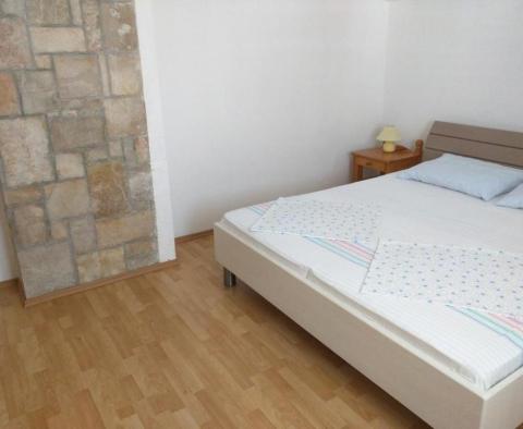 Apartmanház a tengerhez vezető első vonalon Vrboskoban, Hvarban - pic 7