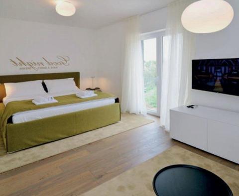 Fantastická turistická nemovitost s 6 luxusními apartmány u písečné pláže na Opatijské riviéře - pic 36