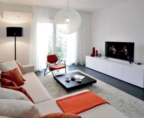 Fantastická turistická nemovitost s 6 luxusními apartmány u písečné pláže na Opatijské riviéře - pic 37