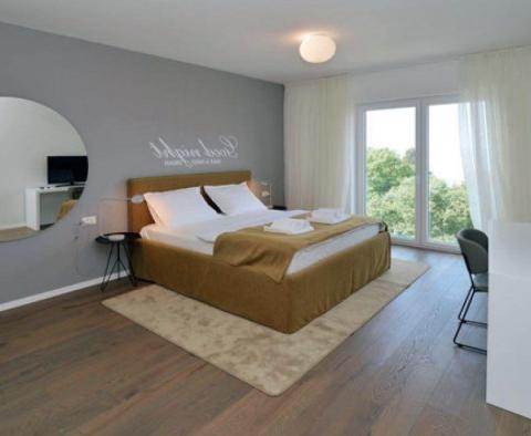 Fantastická turistická nemovitost s 6 luxusními apartmány u písečné pláže na Opatijské riviéře - pic 41