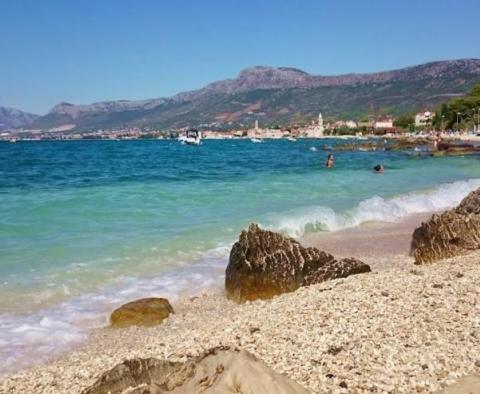 Kiváló befektetési ingatlan a tengerhez vezető első vonalon Kastel Stafilicben, közvetlen hozzáféréssel a kavicsos strandhoz - pic 2