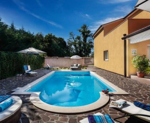 Villa with swimming pool and garage for sale in Labin area - pic 2