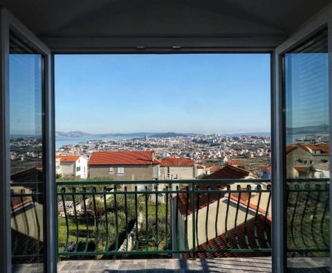 Renoviertes vierstöckiges Steinhaus mit Garten, Meerblick und Whirlpool in Solin 