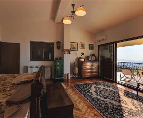Nagy, 587 nm-es ház 1.734 nm-es telken, fantasztikus kilátással a tengerre Split külterületén - pic 10