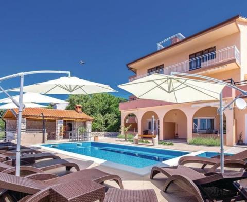 Mini-hotel s 10 apartmány k pronájmu v Novi Vinodolski - pic 3