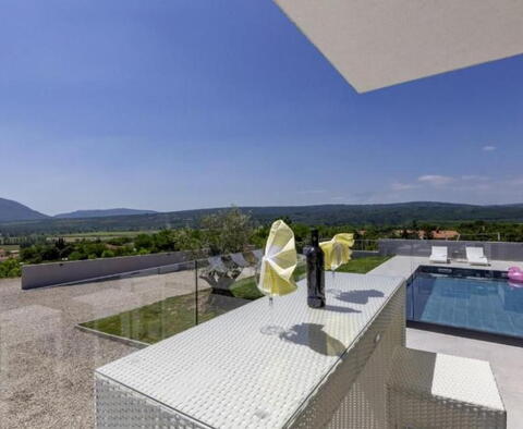 Modern villa with swimming pool on land plot of 2869 sq.m. in Čepić, Kršan - pic 11