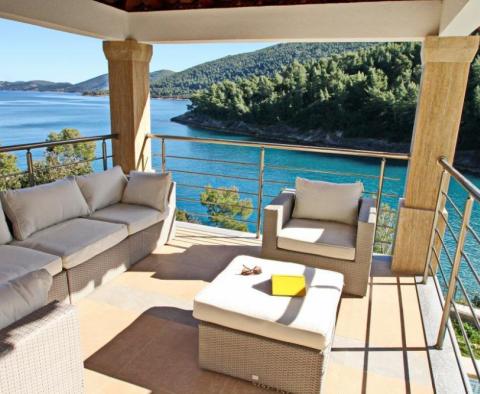 Beautiful newly built waterfront villa with swimming pool and mooring place in a robinson-calm bay on Korcula - pic 24