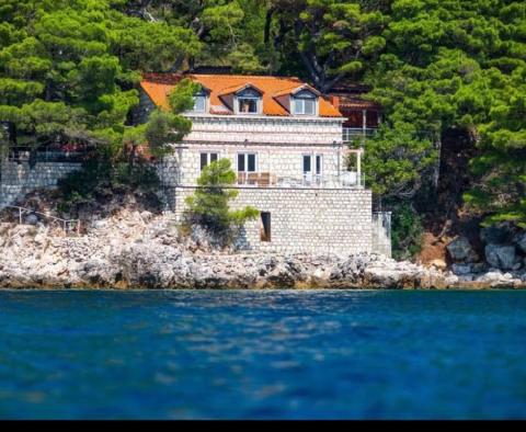 Unique waterfront villa in Dubrovnik area with private beach platform, on a large green land plot of 1240 sq.m. - pic 6