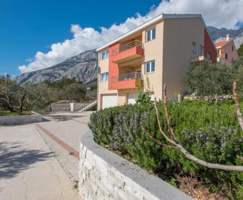 Spacious house of 2 apartments on Makarska riviera, with sea views and garage, just 750 meters from the beach - pic 4