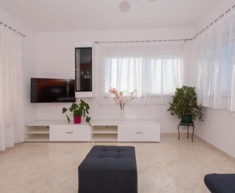 Spacious house of 2 apartments on Makarska riviera, with sea views and garage, just 750 meters from the beach - pic 14