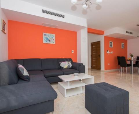 Spacious house of 2 apartments on Makarska riviera, with sea views and garage, just 750 meters from the beach - pic 17