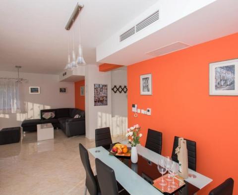 Spacious house of 2 apartments on Makarska riviera, with sea views and garage, just 750 meters from the beach - pic 18