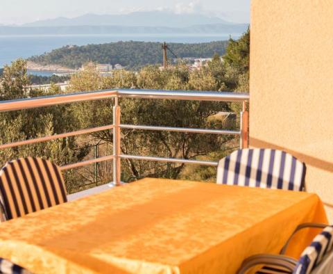 Tágas ház 2 apartmanból a Makarska riviérán, tengerre néző kilátással és garázzsal, mindössze 750 méterre a strandtól - pic 3