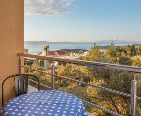 Tágas ház 2 apartmanból a Makarska riviérán, tengerre néző kilátással és garázzsal, mindössze 750 méterre a strandtól - pic 5