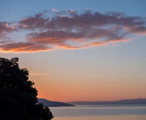 Spacious house of 2 apartments on Makarska riviera, with sea views and garage, just 750 meters from the beach - pic 23