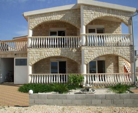 Haus in erster Linie zum Verkauf auf Vir, Region Zadar - foto 29