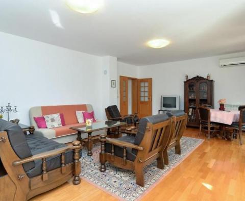 Apart-house of 4 apartments for sale in Zambratija, Umag, with sea views, just 400 meters from the sea - pic 11