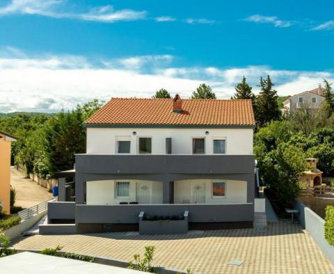 Semi-detached villetta with pool just 100 meters from the sea! - pic 3
