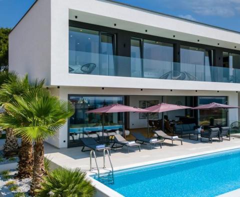Moderní luxusní vila na prodej v Medulinu, 1 km od moře - pic 2