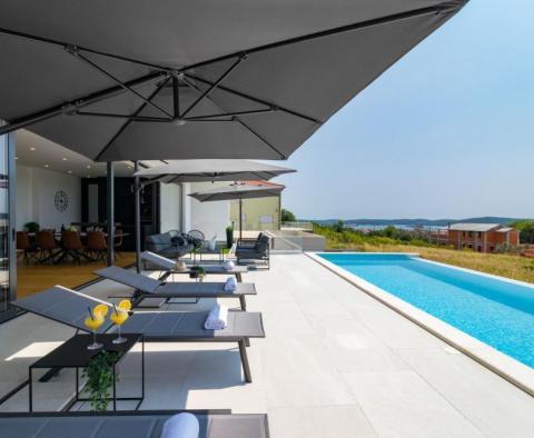 Moderní luxusní vila na prodej v Medulinu, 1 km od moře - pic 61