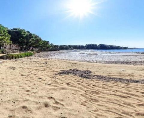 Stavební pozemek na ostrově Vir pouhých 150 metrů od moře - pic 7