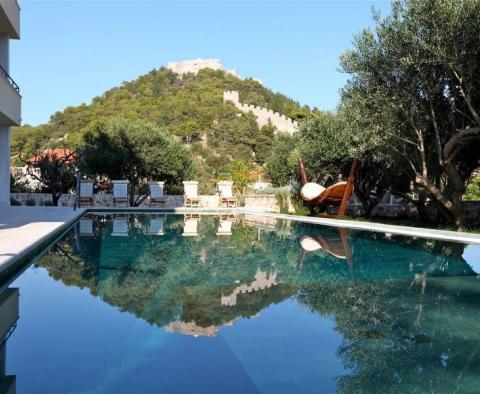 Touristisches Anwesen mit 7 Wohneinheiten mit Schwimmbad und Sauna in der Stadt Hvar cca. 500 Meter vom Meer entfernt - foto 4