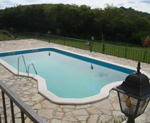 Villa forteresse en pierre solide avec piscine dans la région de Motovun - pic 20