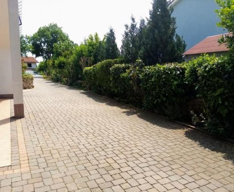 Merveilleuse maison près de la ville de Labin avec jardin paysager de 1052 m². - pic 19
