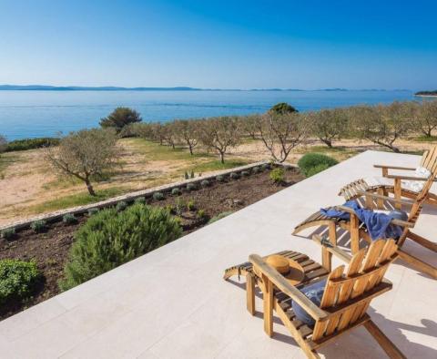 Une seule et unique villa insulaire isolée avec oliveraie de 47500 m². de terre, d'amarrage et d'intimité absolue - pic 11