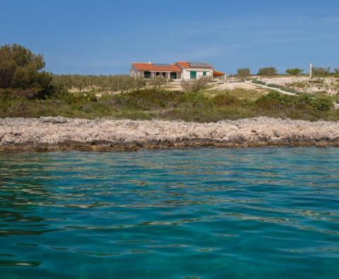 Jedna a jediná izolovaná ostrovní vila s olivovým hájem o rozloze 47500 m2. pozemku, kotviště a absolutní soukromí - pic 12
