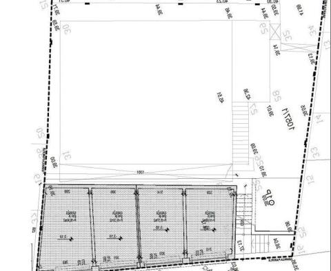 Samostatně stojící starý dům 2 prostorných bytů a 4 garáží s projektem na přístavbu v Omiši - pic 2