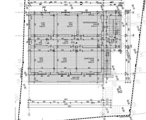 Detached old house of 2 spacious apartments and 4 garages with project for extension in Omis - pic 4