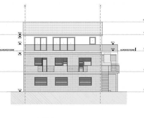 Samostatně stojící starý dům 2 prostorných bytů a 4 garáží s projektem na přístavbu v Omiši - pic 5