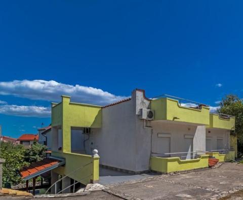 Mietobjekt mit 7 Wohnungen mit Meerblick in Klenovica, nur 200 Meter vom Meer entfernt - foto 53