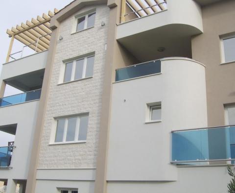 Appartement dans la célèbre Rogoznica à seulement 70 mètres de la mer - pic 46