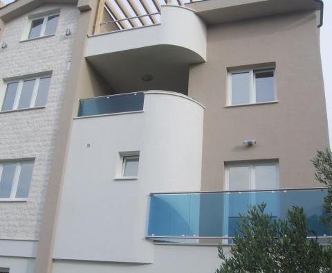 Appartement dans la célèbre Rogoznica à seulement 70 mètres de la mer - pic 47